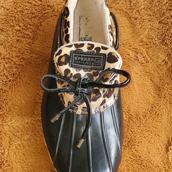 Sperry Women's Black and Leopard Moccasins - Picture 4 of 10